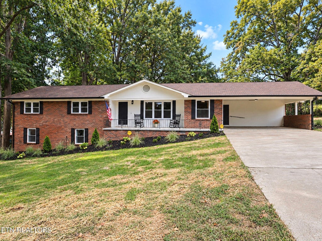 Photo of 1504 17th St, Cleveland, TN 37311 (MLS # 1355178)