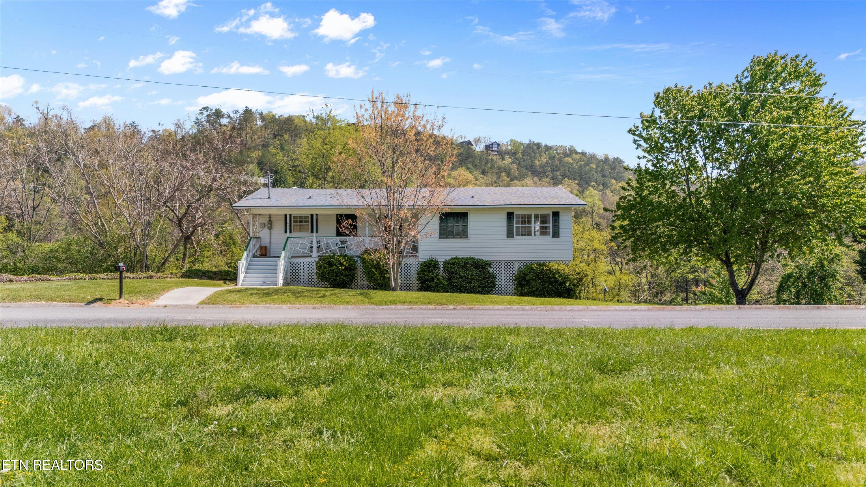 1605 Cove Crest Drive