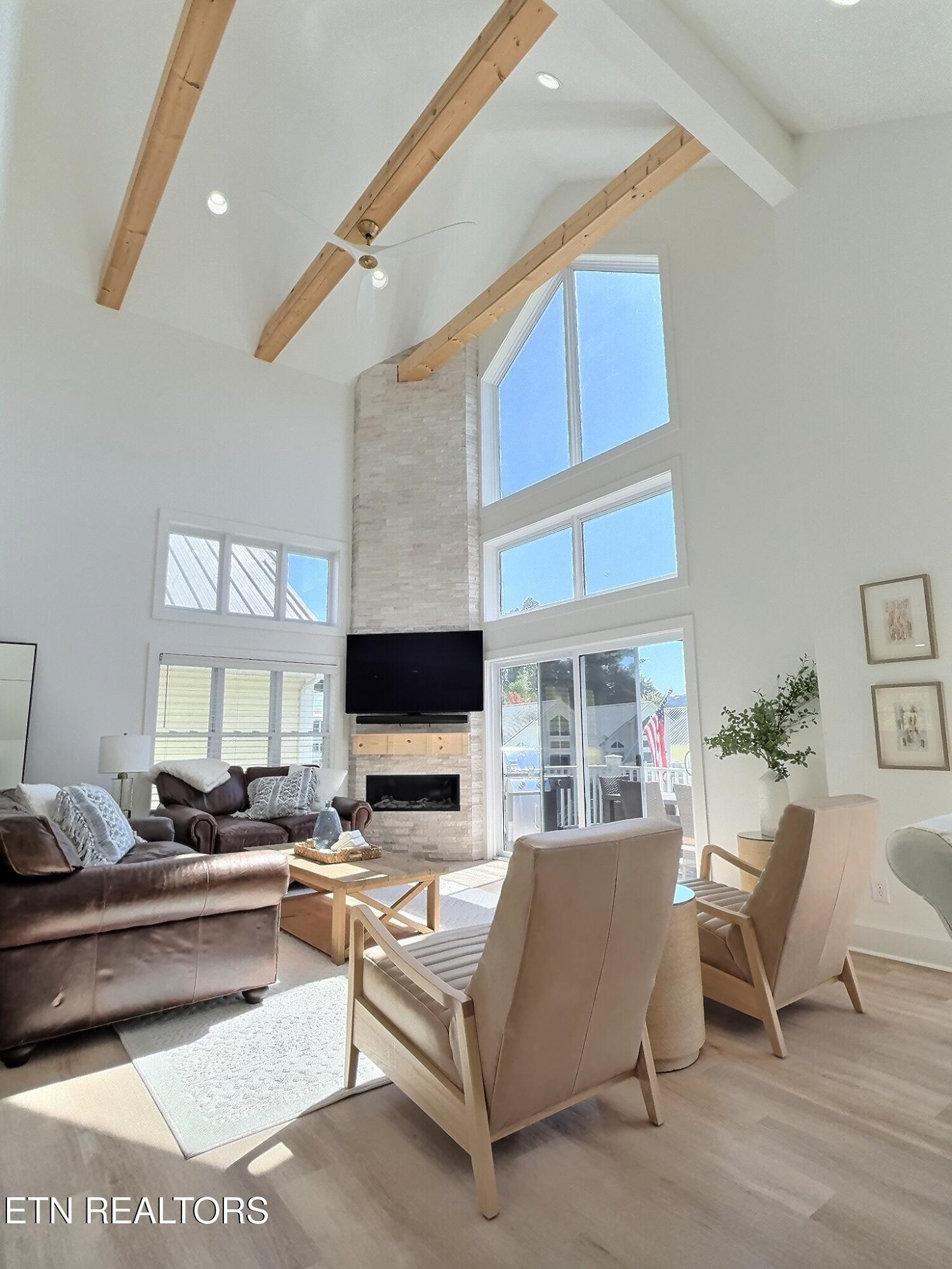 117 W Deer Hill Village Lane
