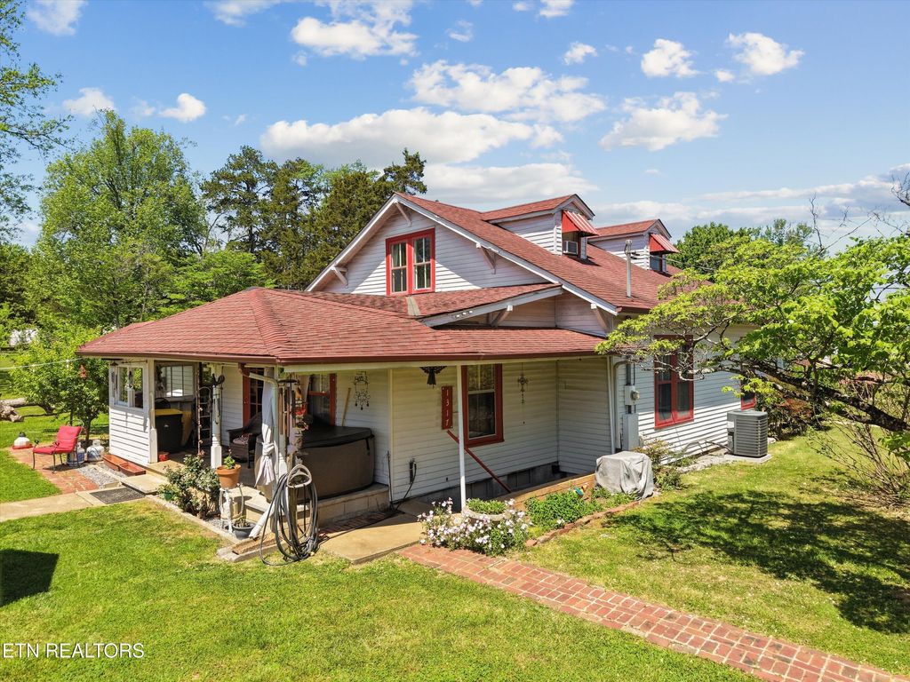 Photo of 1317 Michaels Lane, Knoxville, TN 37912 (MLS # 1337735)