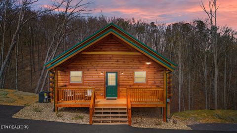 Photo of 804 String Run Way, Pigeon Forge, TN 37863 (MLS # 1333694)