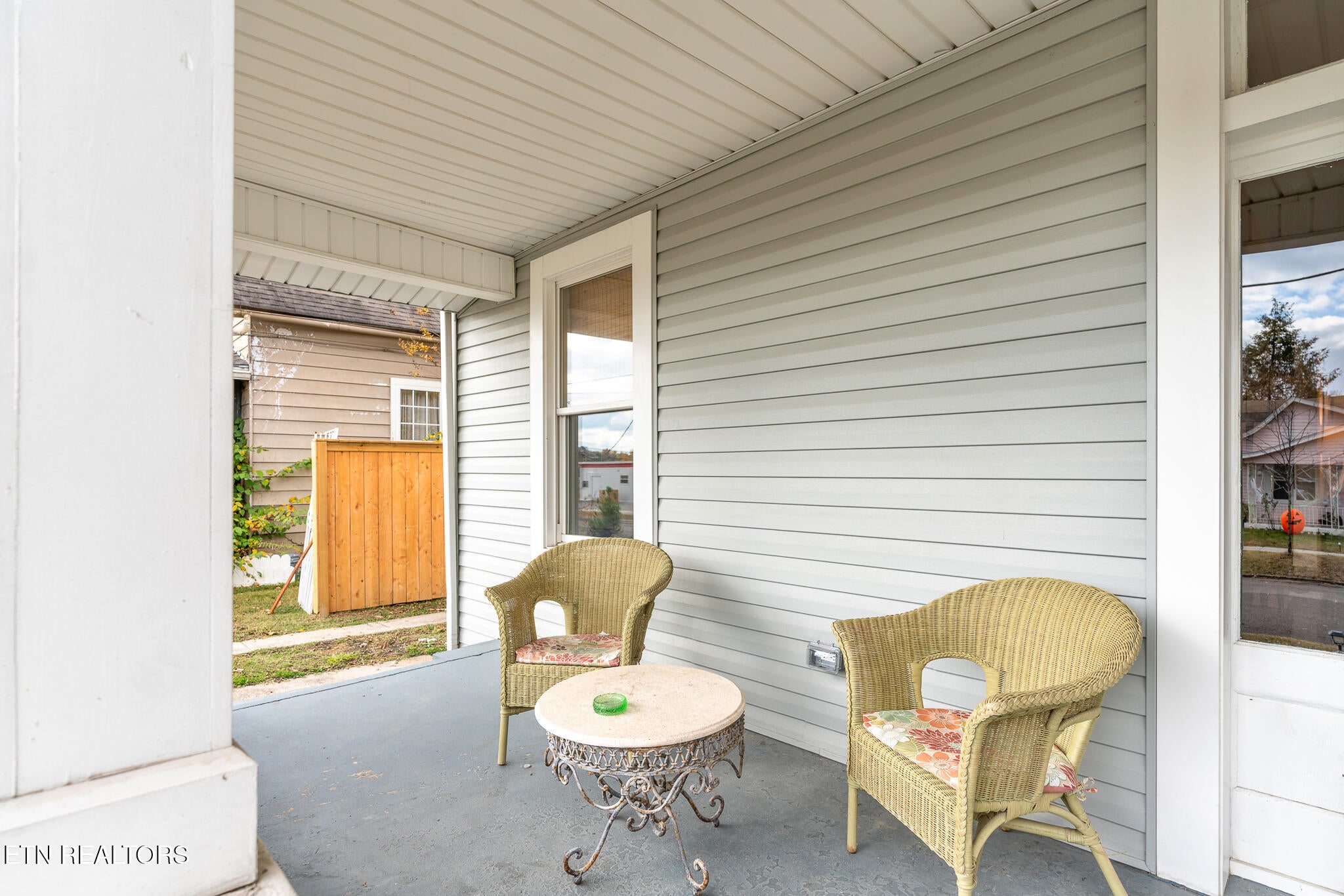 119 E Caldwell Ave