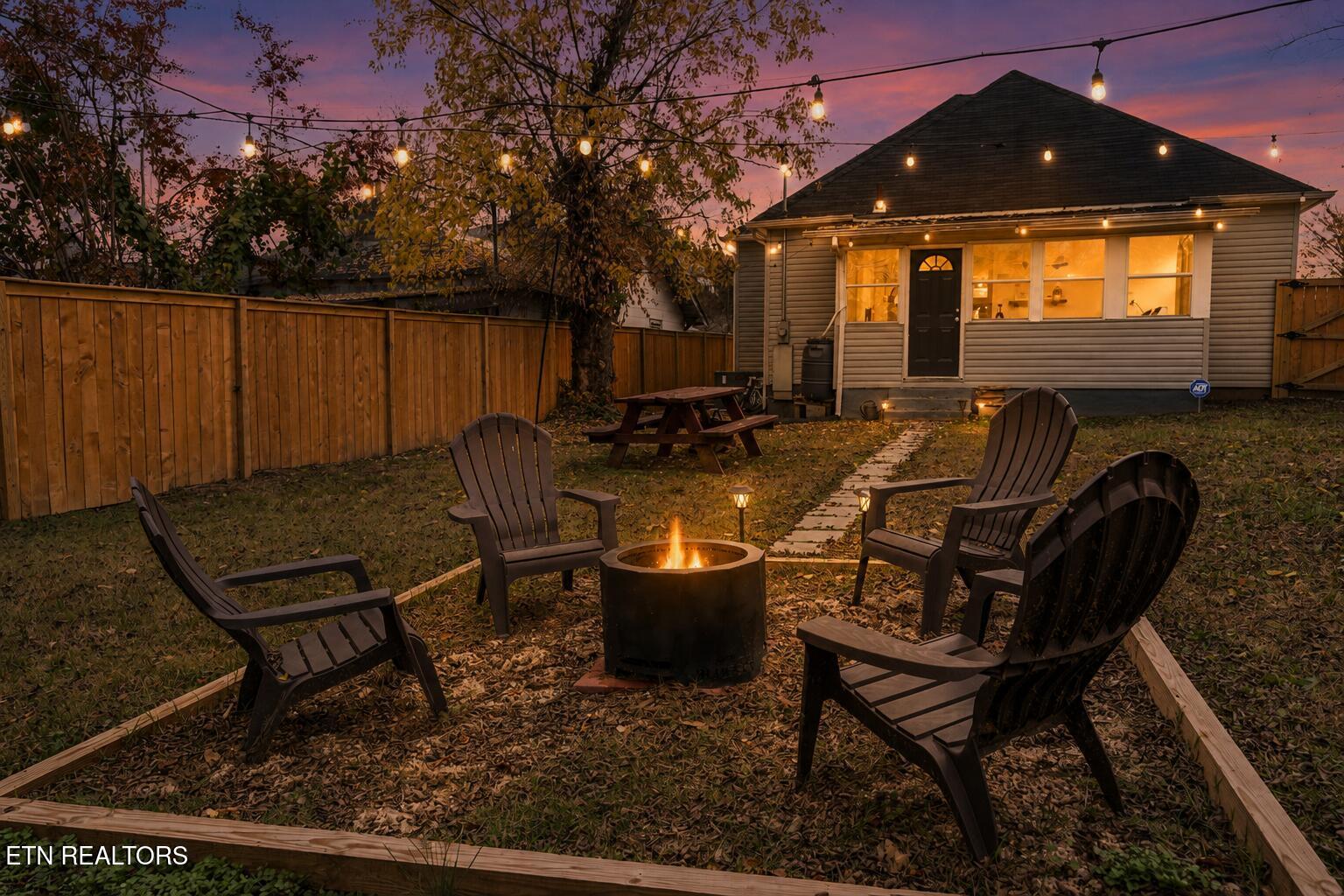 119 E Caldwell Ave