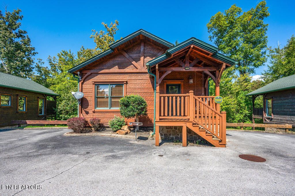 Photo of 834 Great Smoky Way, Gatlinburg, TN 37738 (MLS # 1320152)