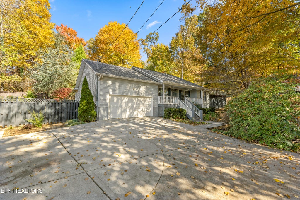 Photo of 1502 N Courtney Oak Lane, Knoxville, TN 37938 (MLS # 1321313)
