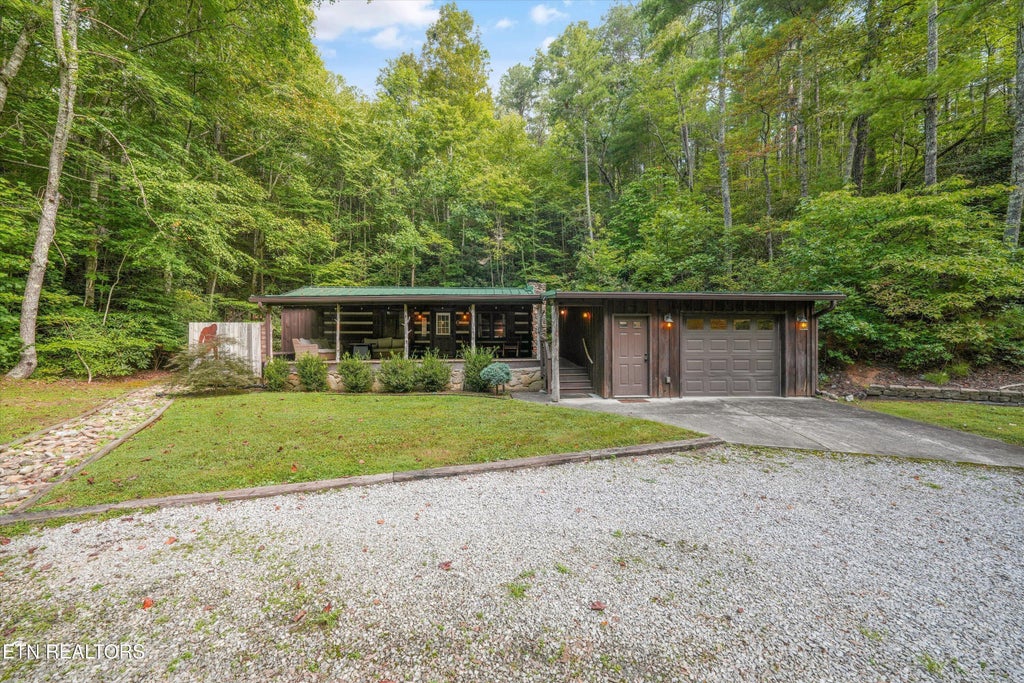 Photo of 612 Stonegate Way, Townsend, TN 37882 (MLS # 1354847)