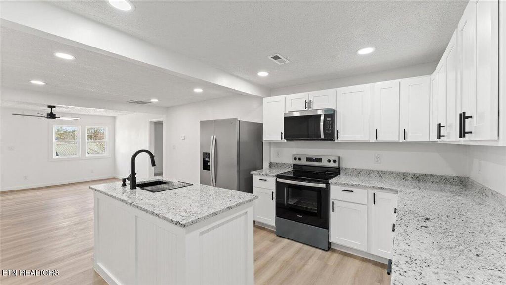 Photo of 105 Lenoir St, Sweetwater, TN 37874 (MLS # 1327511)