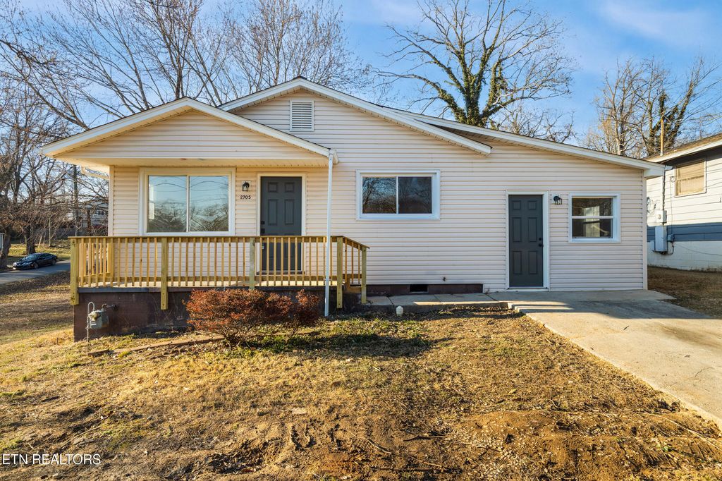 Photo of 2705 NE Spencer St, Knoxville, TN 37917 (MLS # 1328725)