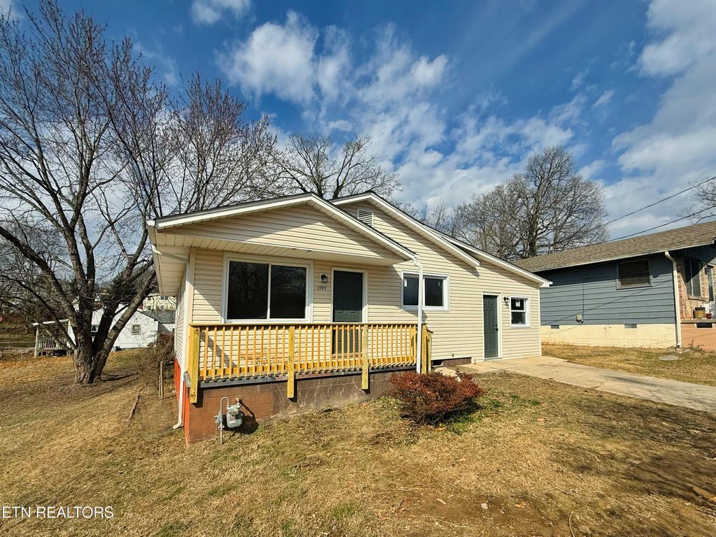 Photo of 2705 NE Spencer St, Knoxville, TN 37917 (MLS # 1328725)
