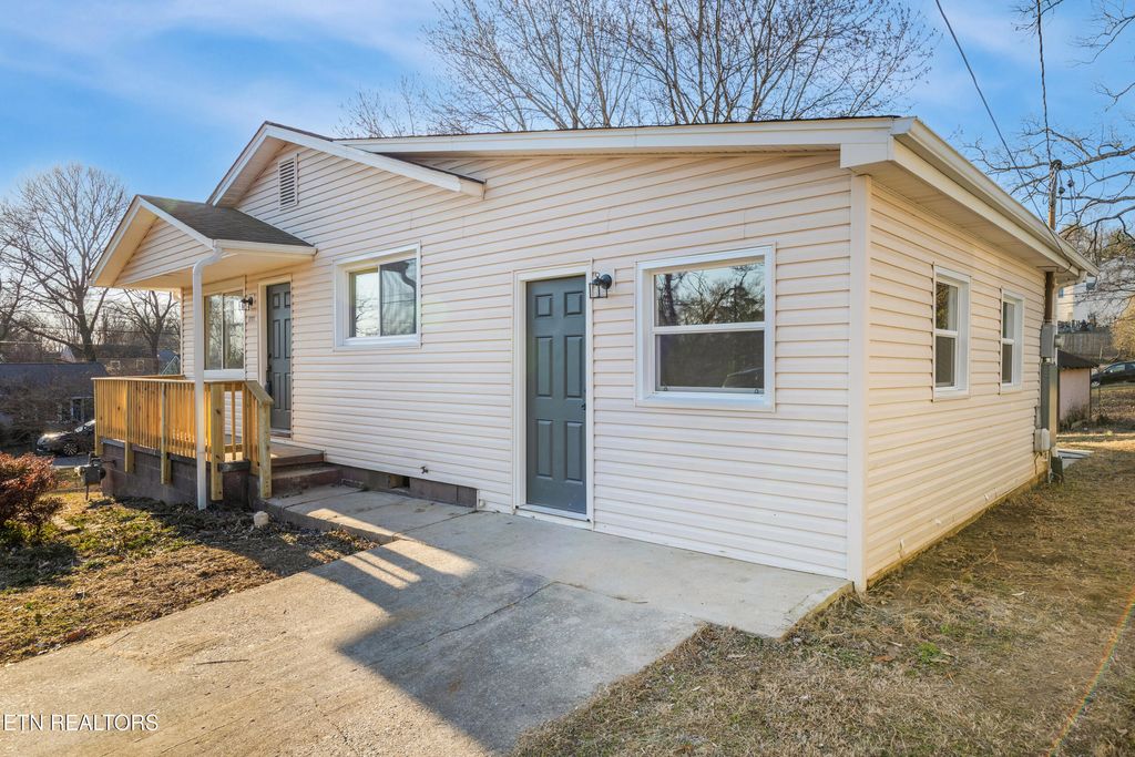Photo of 2705 NE Spencer St, Knoxville, TN 37917 (MLS # 1328725)