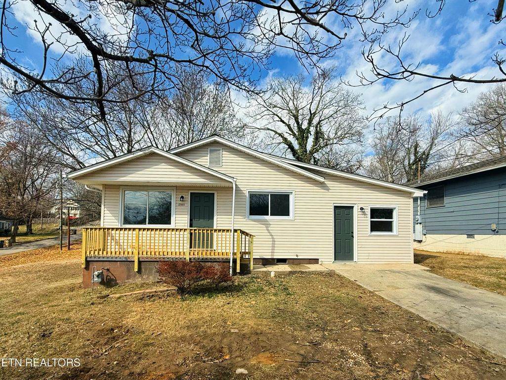 Photo of 2705 NE Spencer St, Knoxville, TN 37917 (MLS # 1328725)