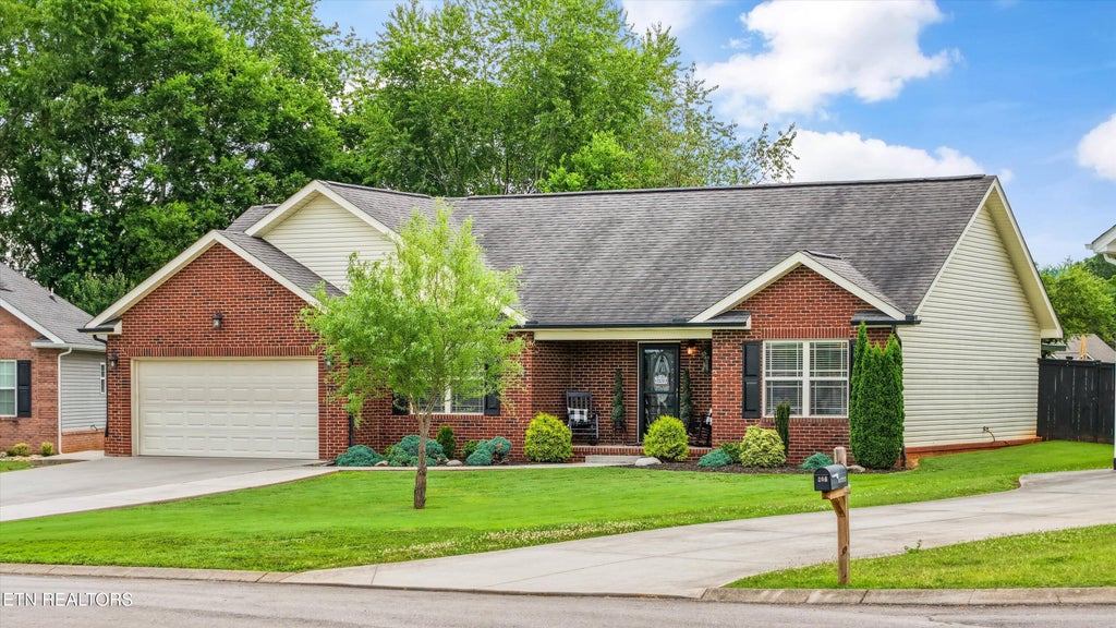 Photo of 208 Barberry Court, Maryville, TN 37804 (MLS # 1344979)
