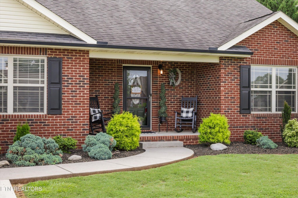 Photo of 208 Barberry Court, Maryville, TN 37804 (MLS # 1344979)