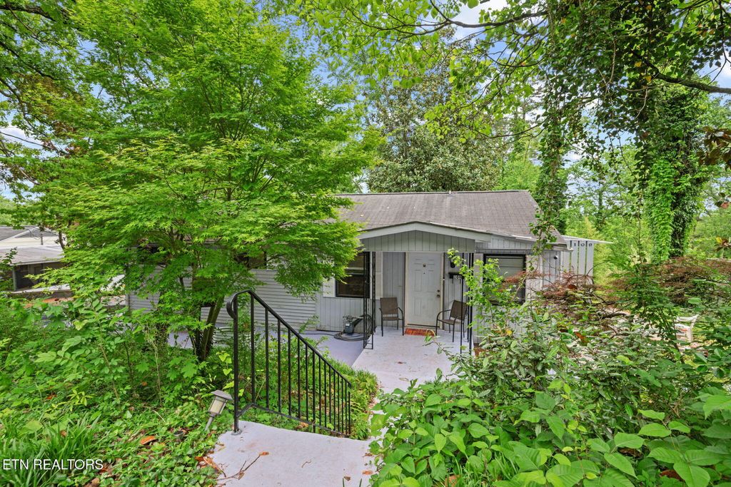 Photo of 109 Albany Rd, Oak Ridge, TN 37830 (MLS # 1339121)