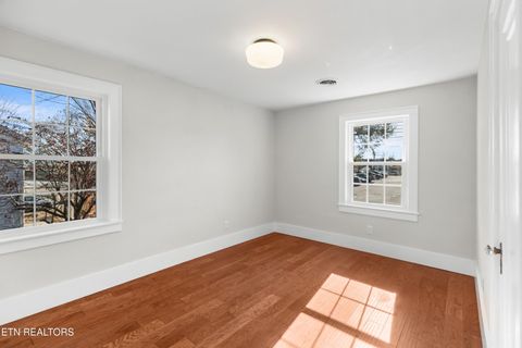 Tiny photo for 814 E Jefferson St, Jefferson City, TN 37760 (MLS # 1324321)