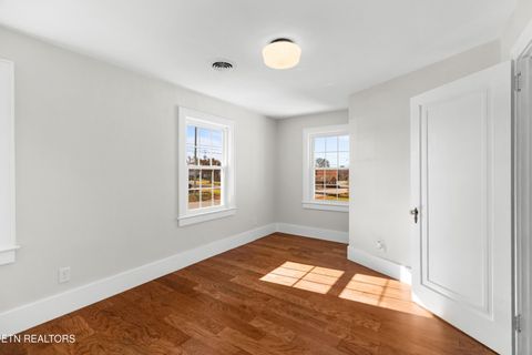 Tiny photo for 814 E Jefferson St, Jefferson City, TN 37760 (MLS # 1324321)