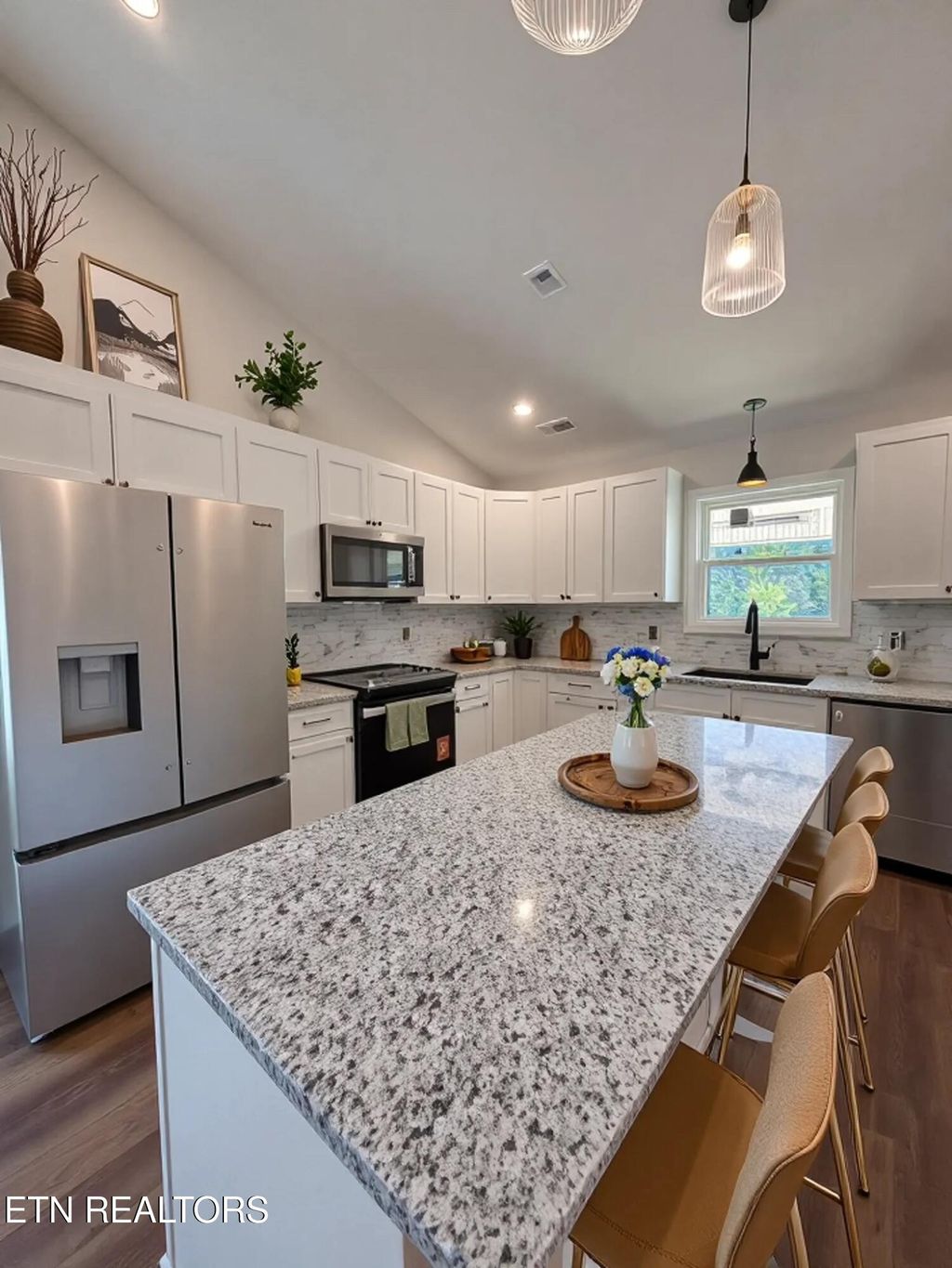 Photo of 1023 Claude Rd, Knoxville, TN 37914 (MLS # 1318651)