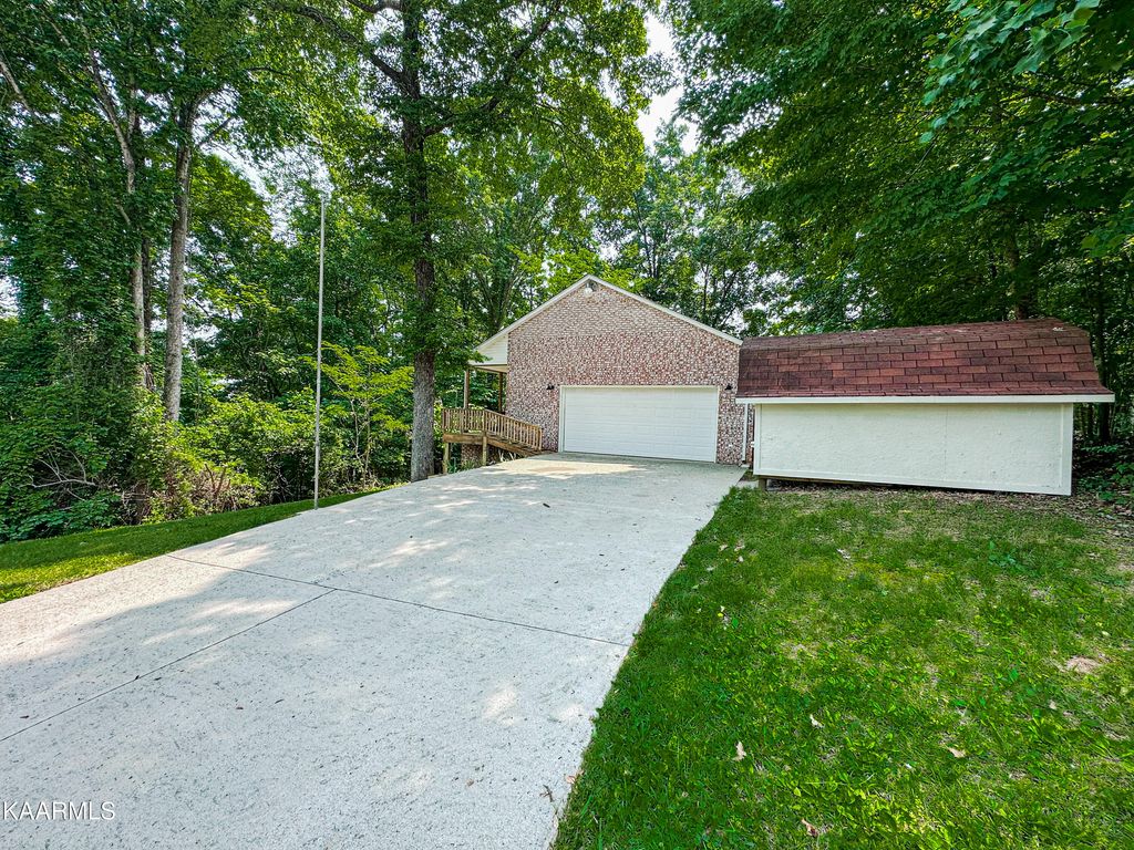 Photo of 401 Den Lane, Heiskell, TN 37754 (MLS # 1228193)