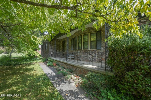 Tiny photo for 853 W Cunningham St, Alcoa, TN 37701 (MLS # 1355703)