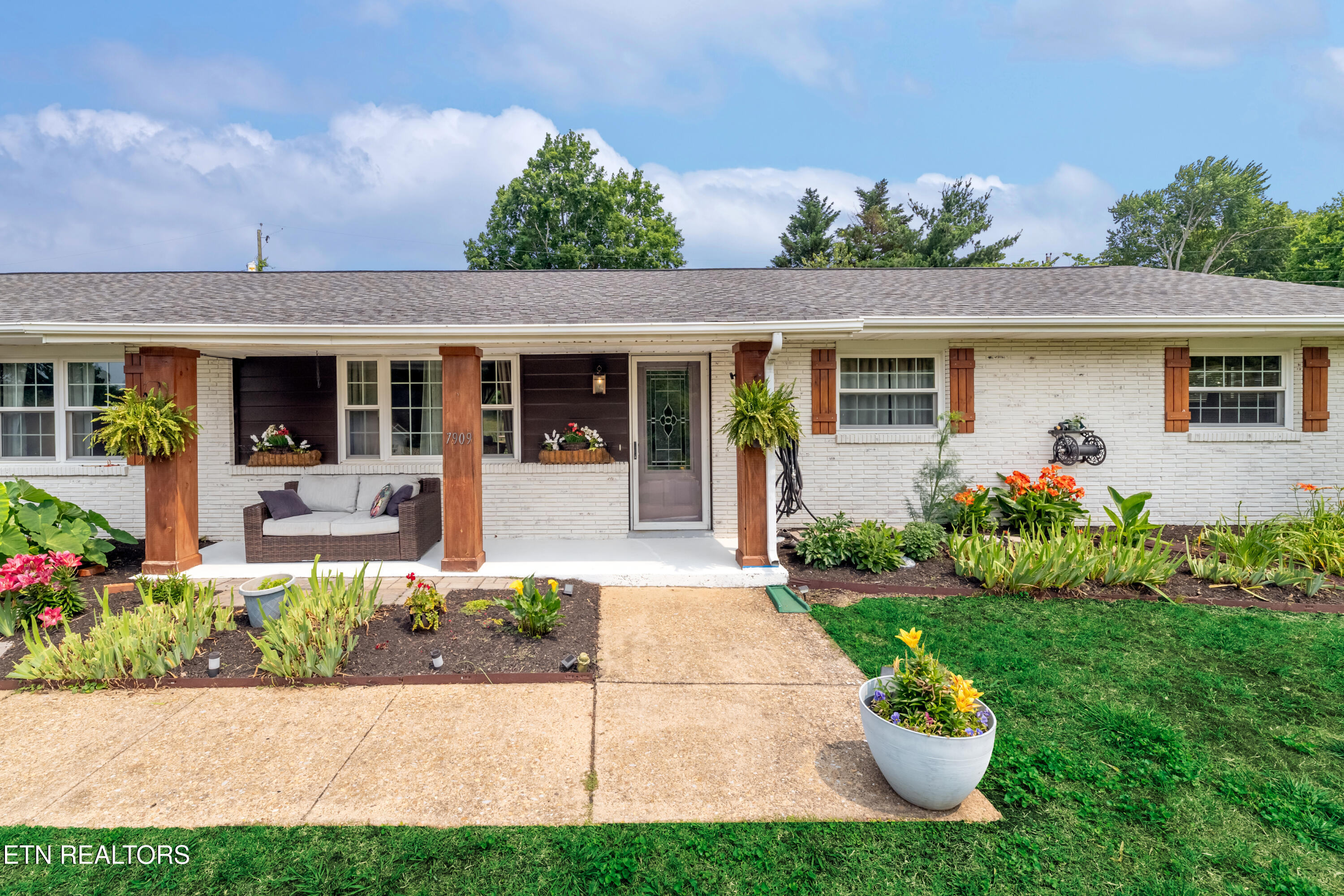 7909 Livingston Drive