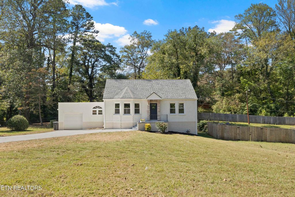 Photo of 309 N Chilhowee Drive, Knoxville, TN 37914 (MLS # 1317450)