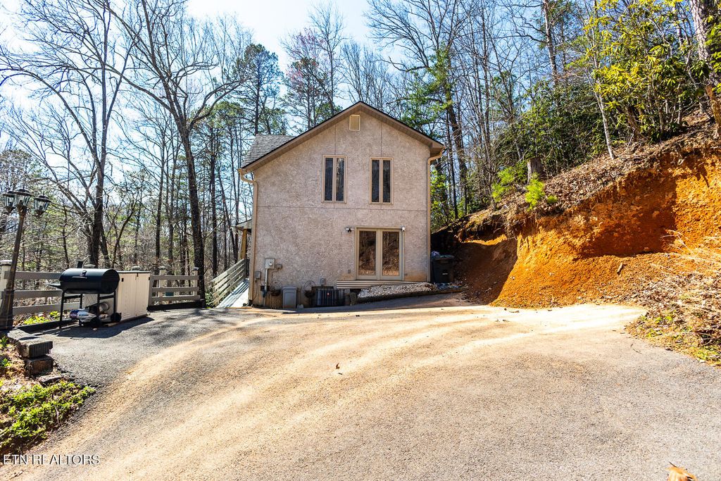 Photo of 1027 N Highland Drive, Gatlinburg, TN 37738 (MLS # 1294653)
