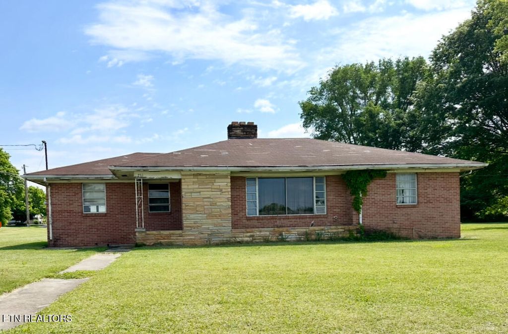 Photo of 251 Holmes St, Jonesville, VA 24263 (MLS # 1340915)