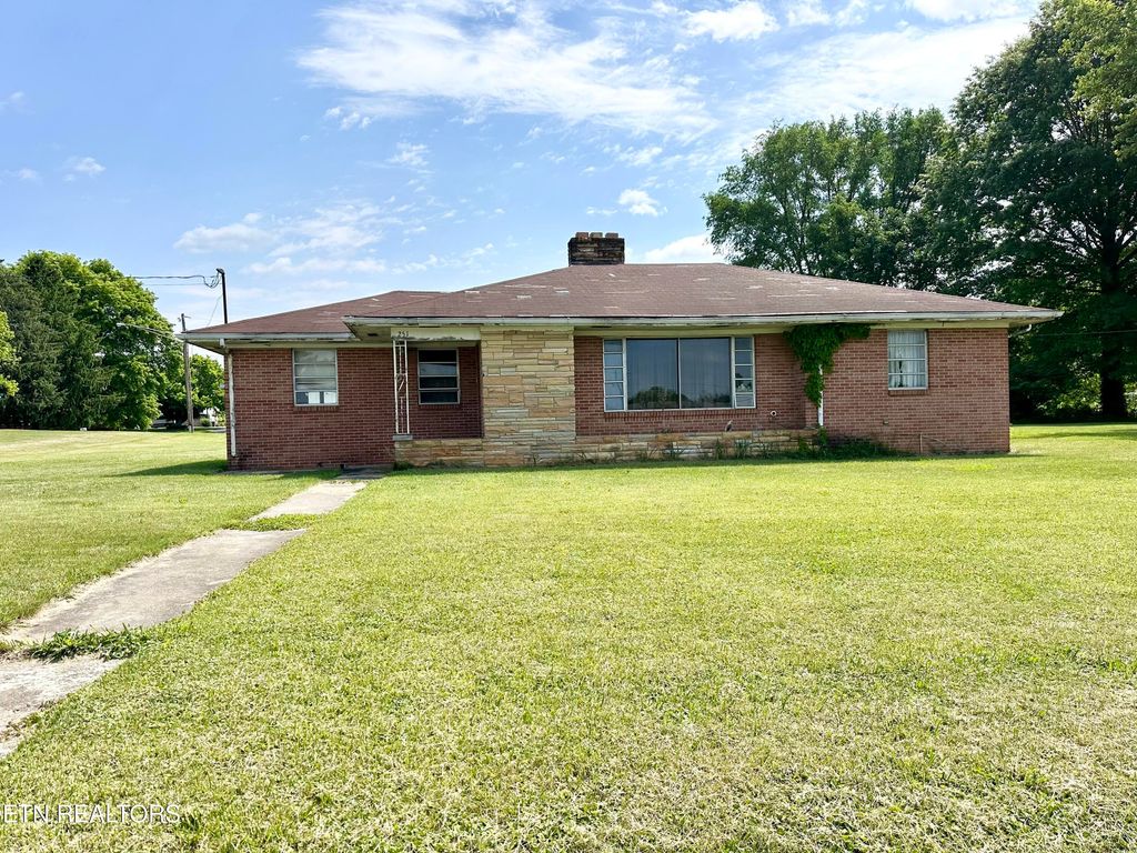 Photo of 251 Holmes St, Jonesville, VA 24263 (MLS # 1340915)
