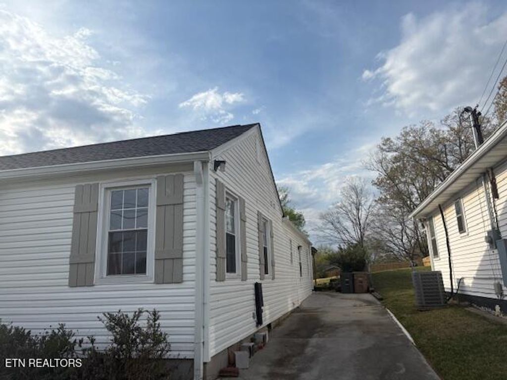 Photo of 2011 Fine Ave, Knoxville, TN 37917 (MLS # 1336764)