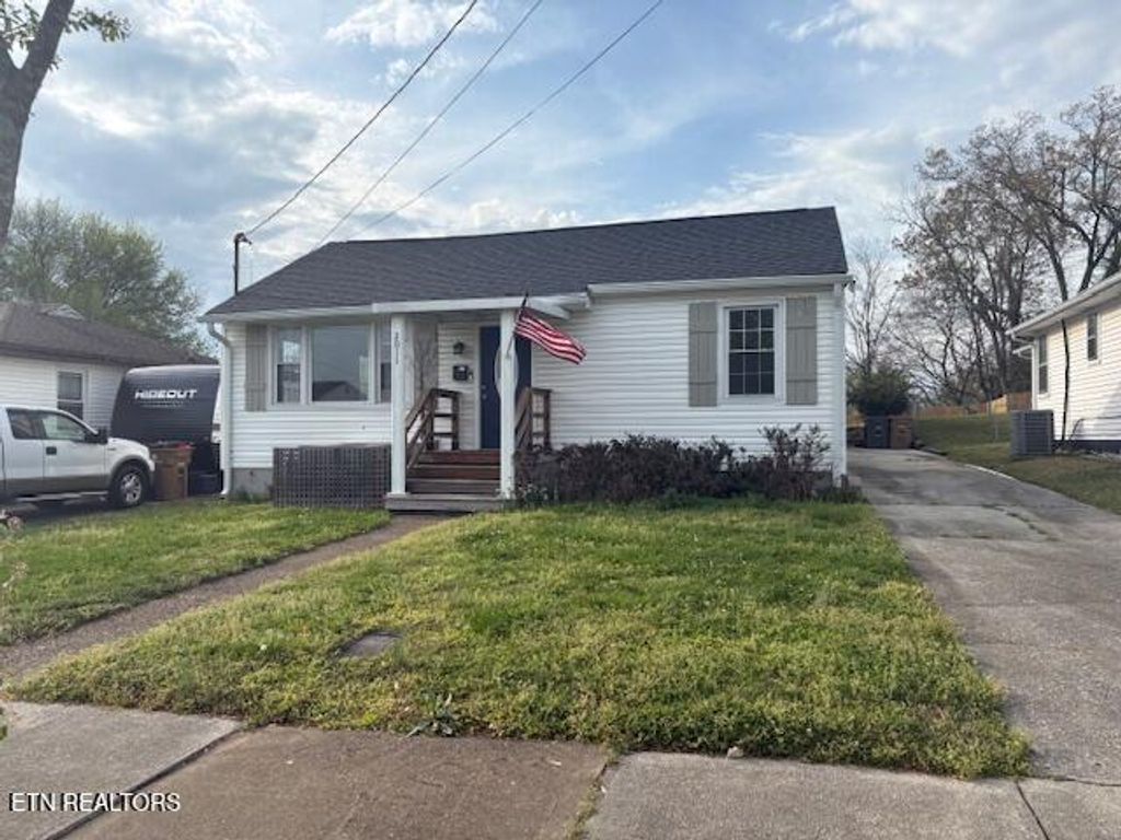 Photo of 2011 Fine Ave, Knoxville, TN 37917 (MLS # 1336764)