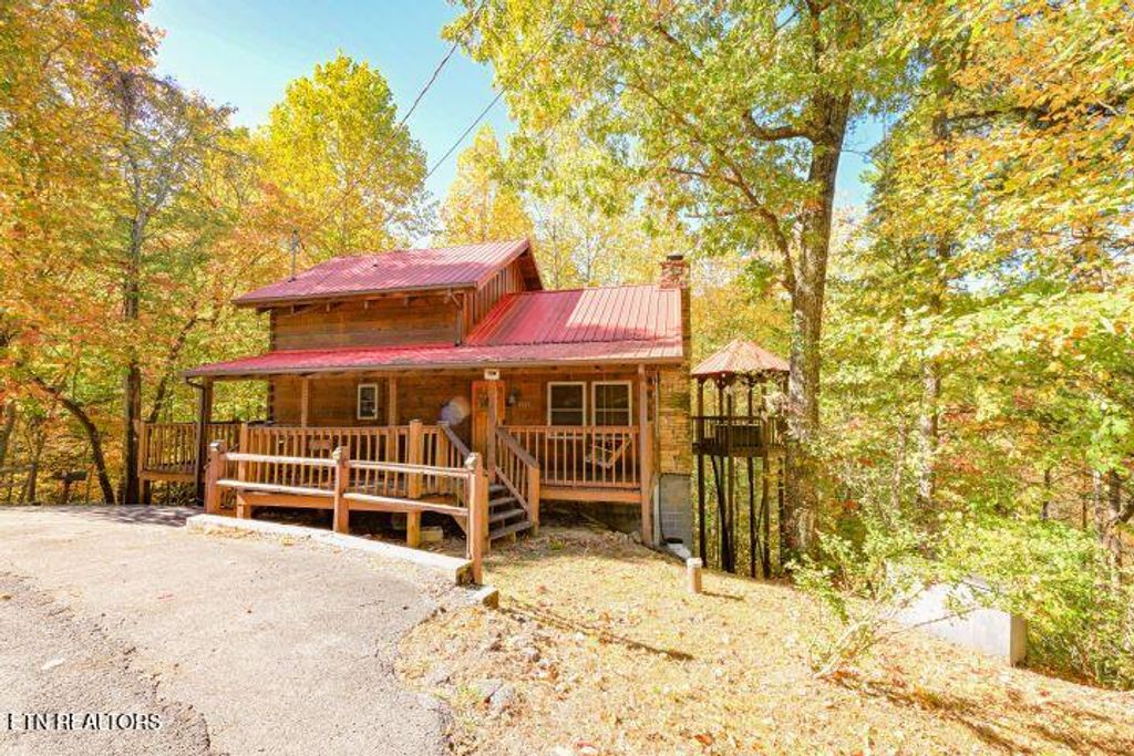 Photo of 1925 Beach Front Drive, Sevierville, TN 37876 (MLS # 1325411)