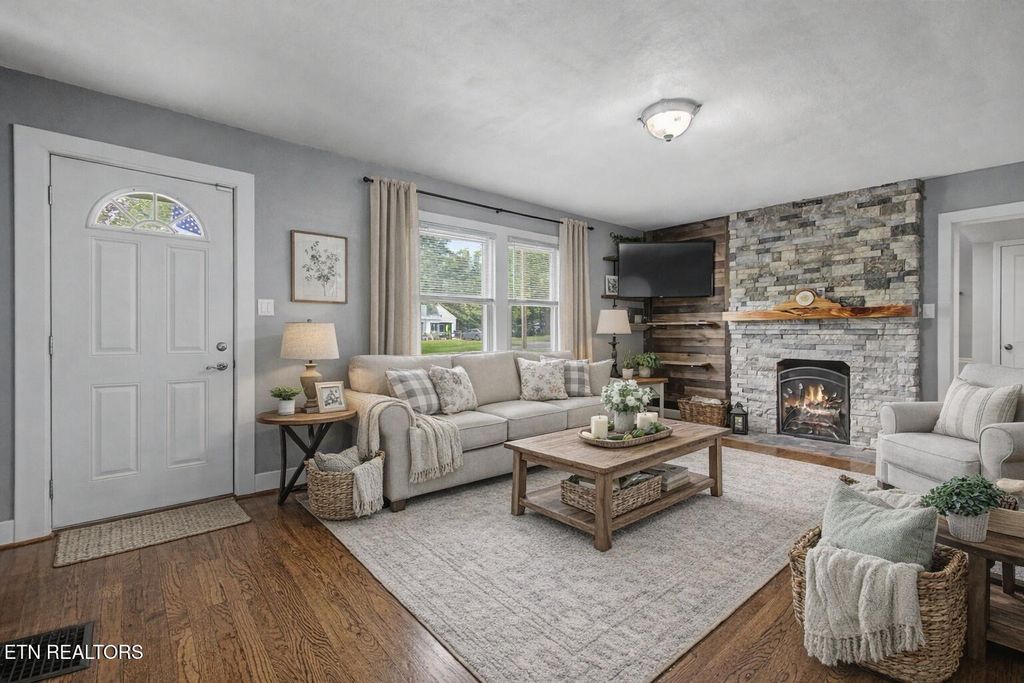 Photo of 422 McNabb Ave, Knoxville, TN 37920 (MLS # 1338182)