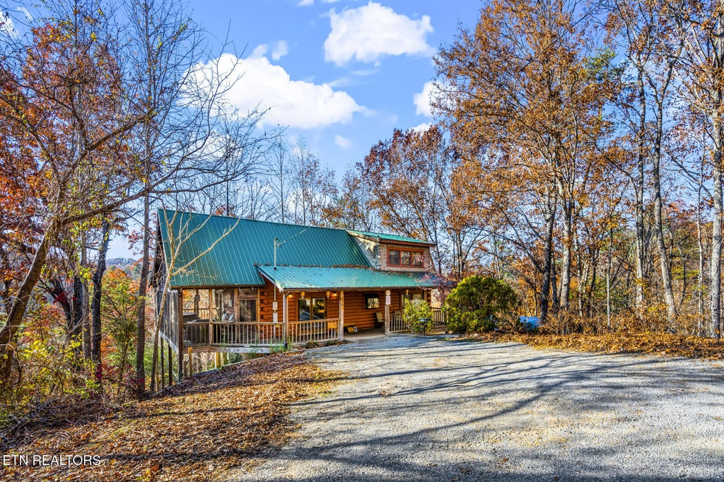 Photo of 419 Sassafras Tr, Pigeon Forge, TN 37876 (MLS # 1354146)