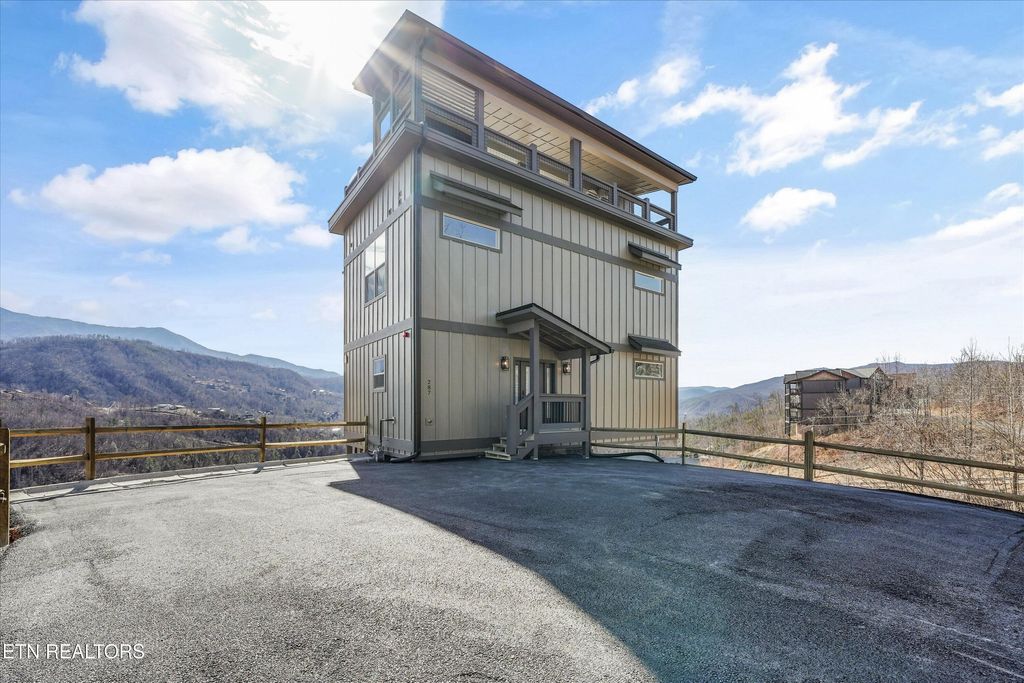 Photo of 287 Laurel Oaks Way, Gatlinburg, TN 37738 (MLS # 1334467)