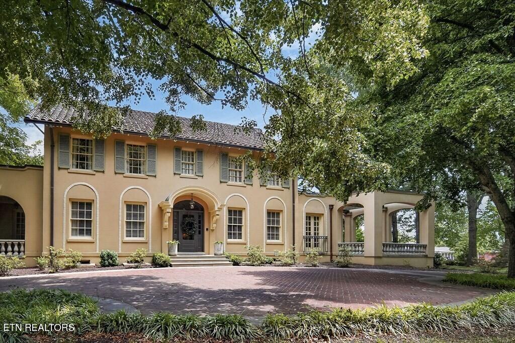 335 N Dixie Ave