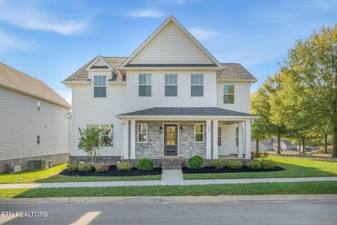Photo of 100 Roseberry St, Oak Ridge, TN 37830 (MLS # 1360207)