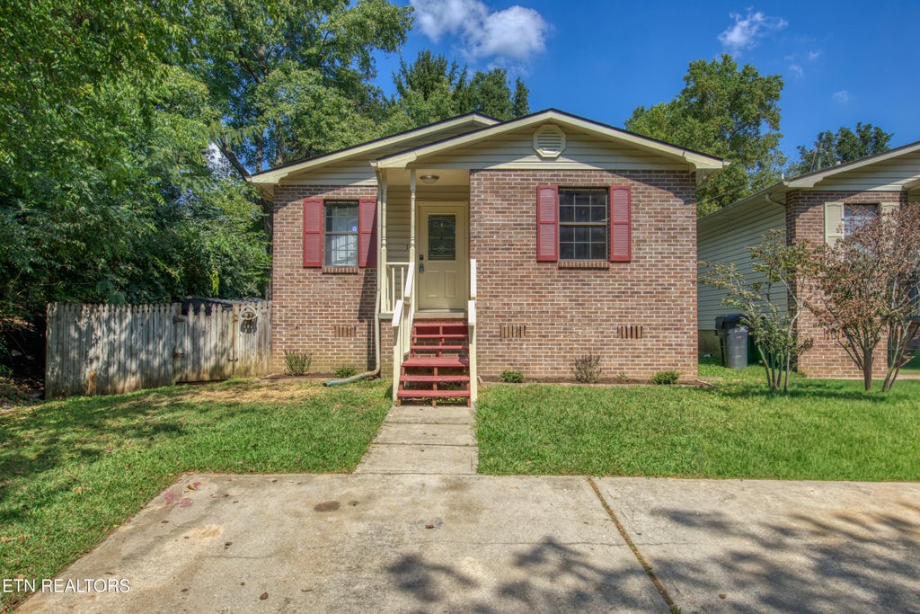Photo of 2001 Countryhill Lane, Knoxville, TN 37923 (MLS # 1354235)