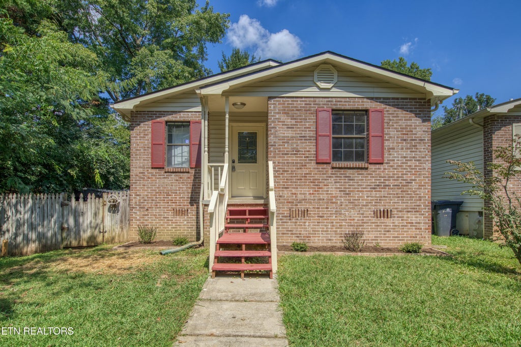 Photo of 2001 Countryhill Lane, Knoxville, TN 37923 (MLS # 1354235)