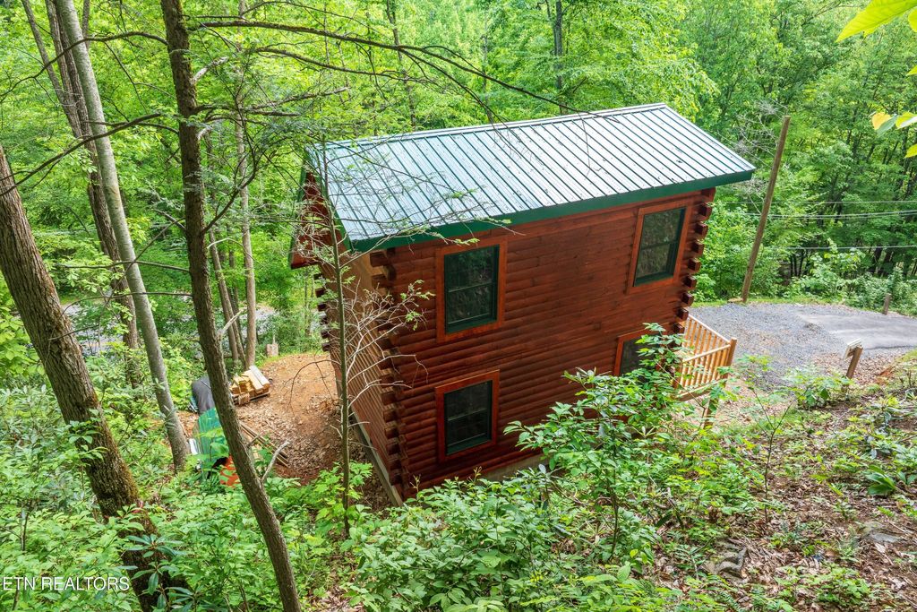 Photo of 983 Stans Rd, Gatlinburg, TN 37738 (MLS # 1340369)