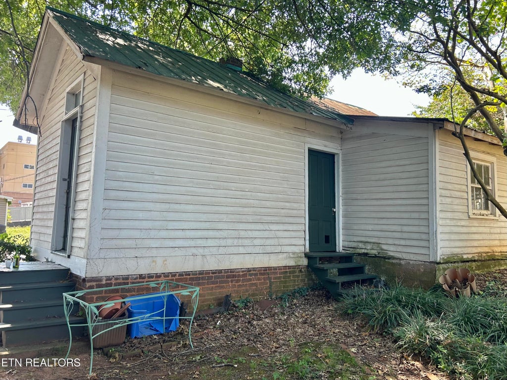 Photo of 501 N High St, Sweetwater, TN 37874 (MLS # 1354074)