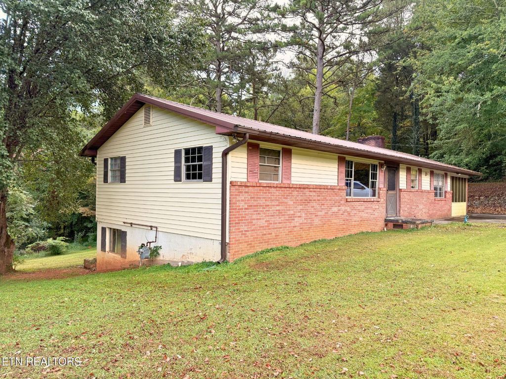 Photo of 120 Short St, Kingston, TN 37763 (MLS # 1315896)