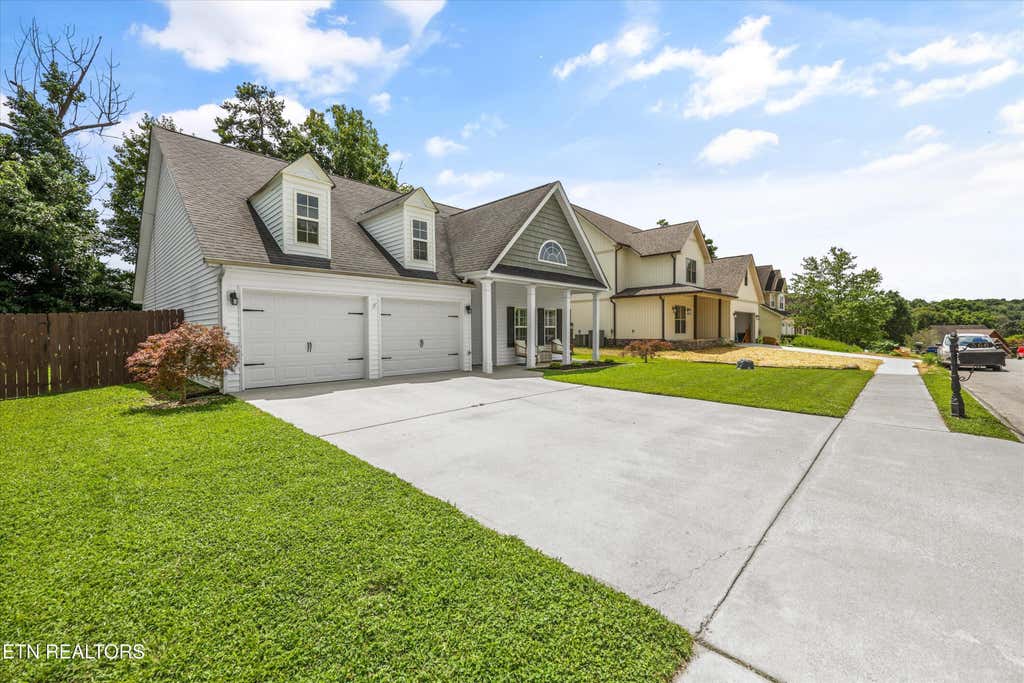 Photo of 566 Hillside Lane, Lenoir City, TN 37771 (MLS # 1350834)