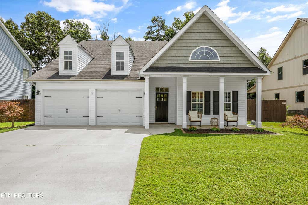 Photo of 566 Hillside Lane, Lenoir City, TN 37771 (MLS # 1350834)