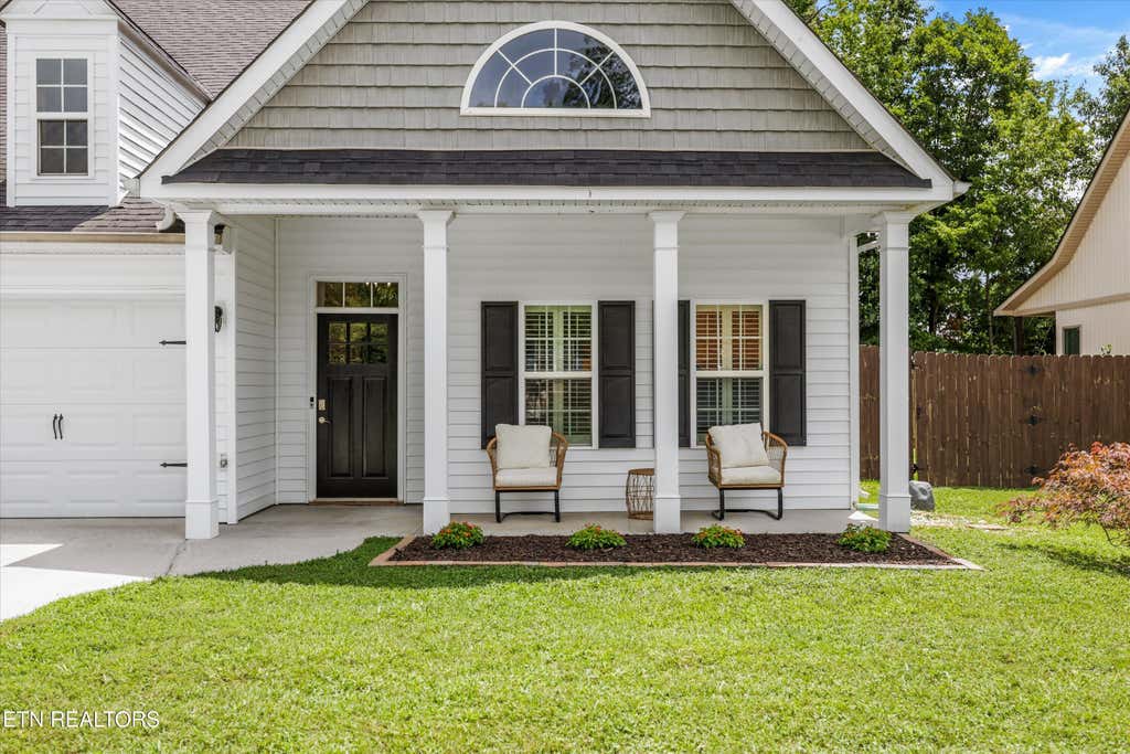 Photo of 566 Hillside Lane, Lenoir City, TN 37771 (MLS # 1350834)