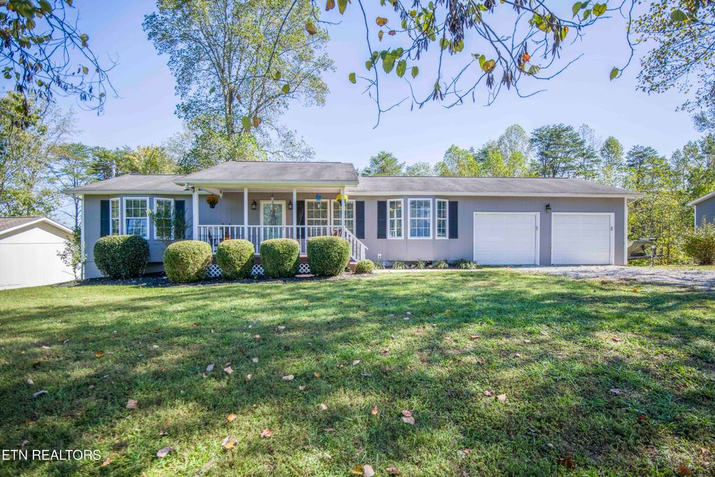 Photo of 614 Skyline Drive, Harriman, TN 37748 (MLS # 1301761)