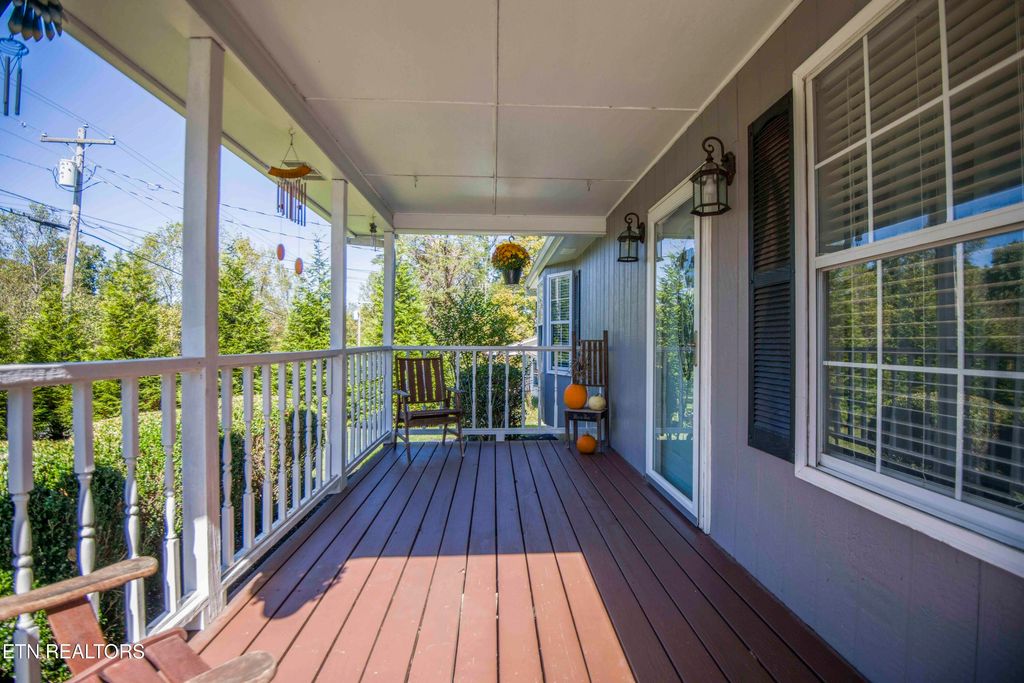 Photo of 614 Skyline Drive, Harriman, TN 37748 (MLS # 1301761)