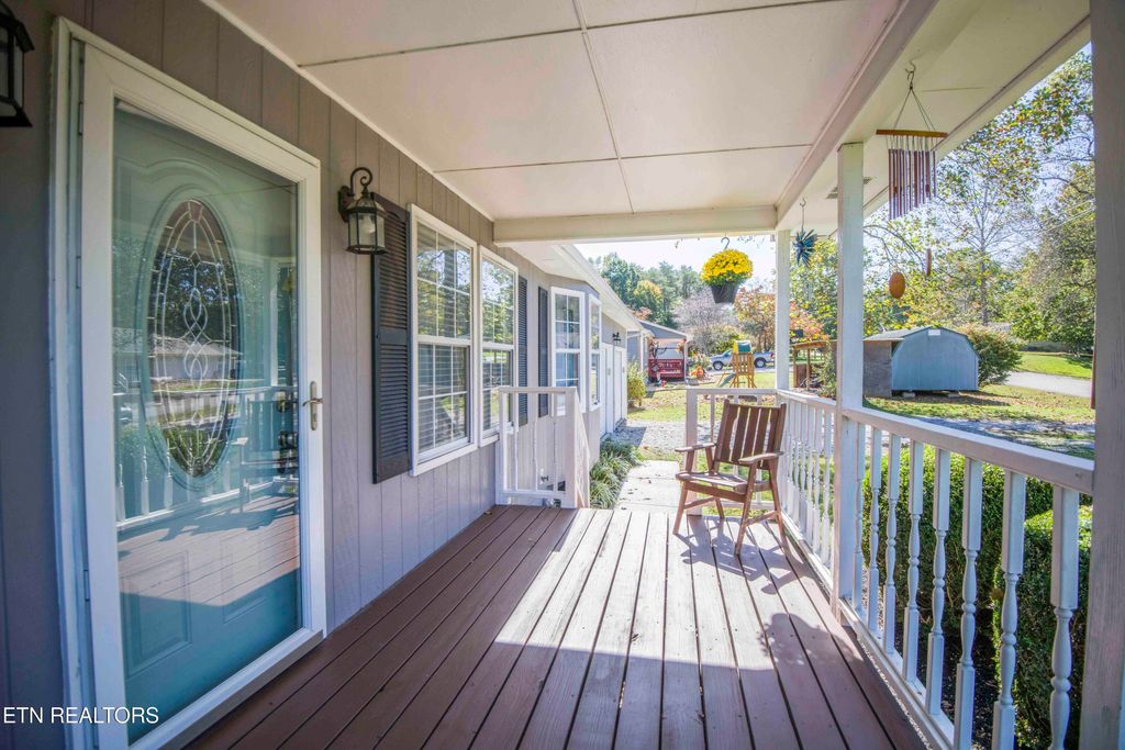 Photo of 614 Skyline Drive, Harriman, TN 37748 (MLS # 1301761)