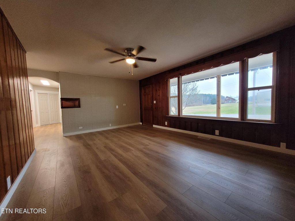 Photo of 941 Cemetery Rd, Oliver Springs, TN 37840 (MLS # 1325589)