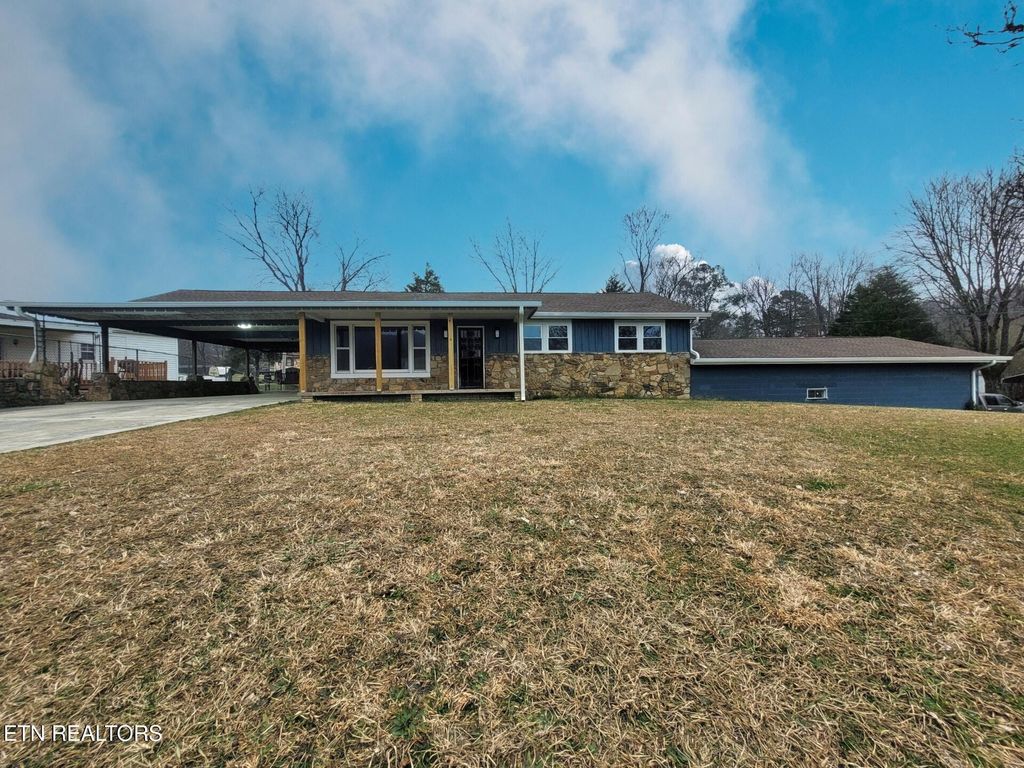Photo of 941 Cemetery Rd, Oliver Springs, TN 37840 (MLS # 1325589)