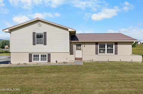 Photo of 121 E Village Circle, LaFollette, TN 37766 (MLS # 1341710)
